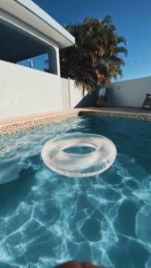 Pool with a clear inner tube